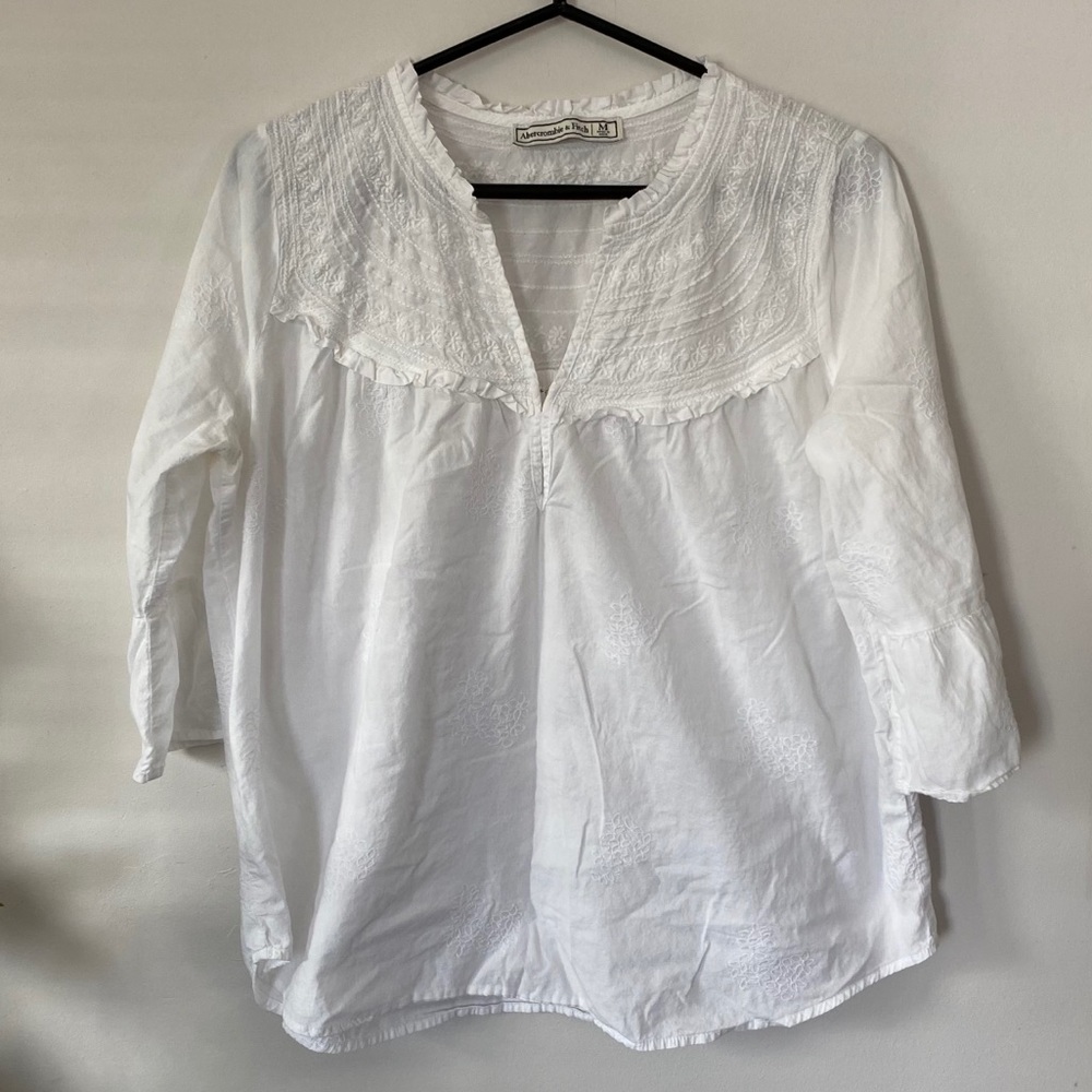 Abercrombie M embroidered white lace cotton top